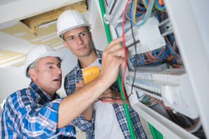 Wir bilden aus zum/r Elektroniker/in im Handwerk – Ab September 2018 – MEEVI-tec